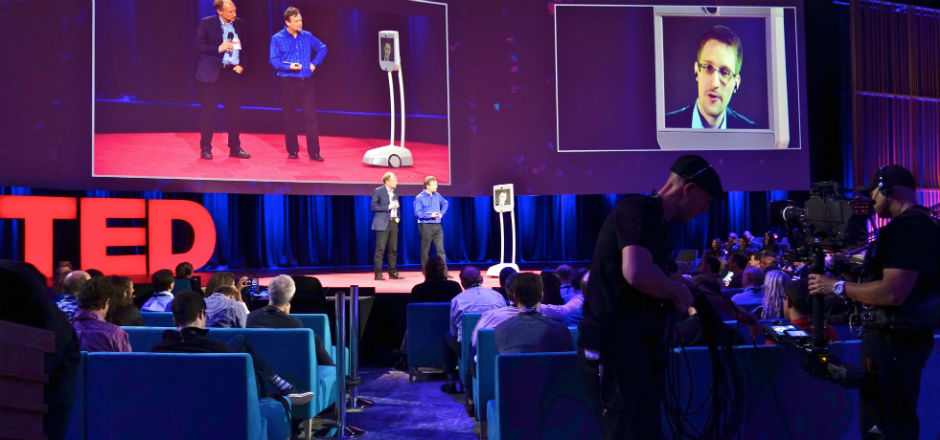 Edward Snowden au CES 2016 à travers un robot
